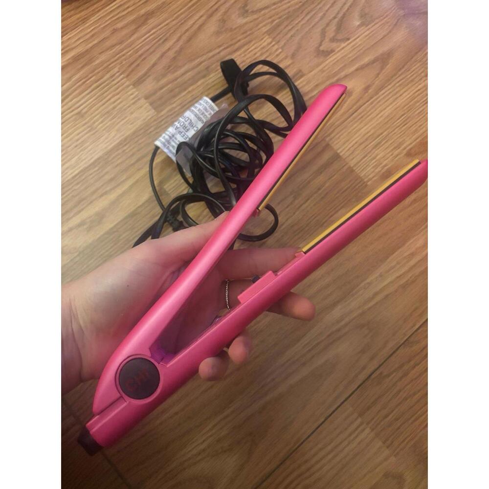 CHI Flat Iron Straightener - Picture 2 of 5